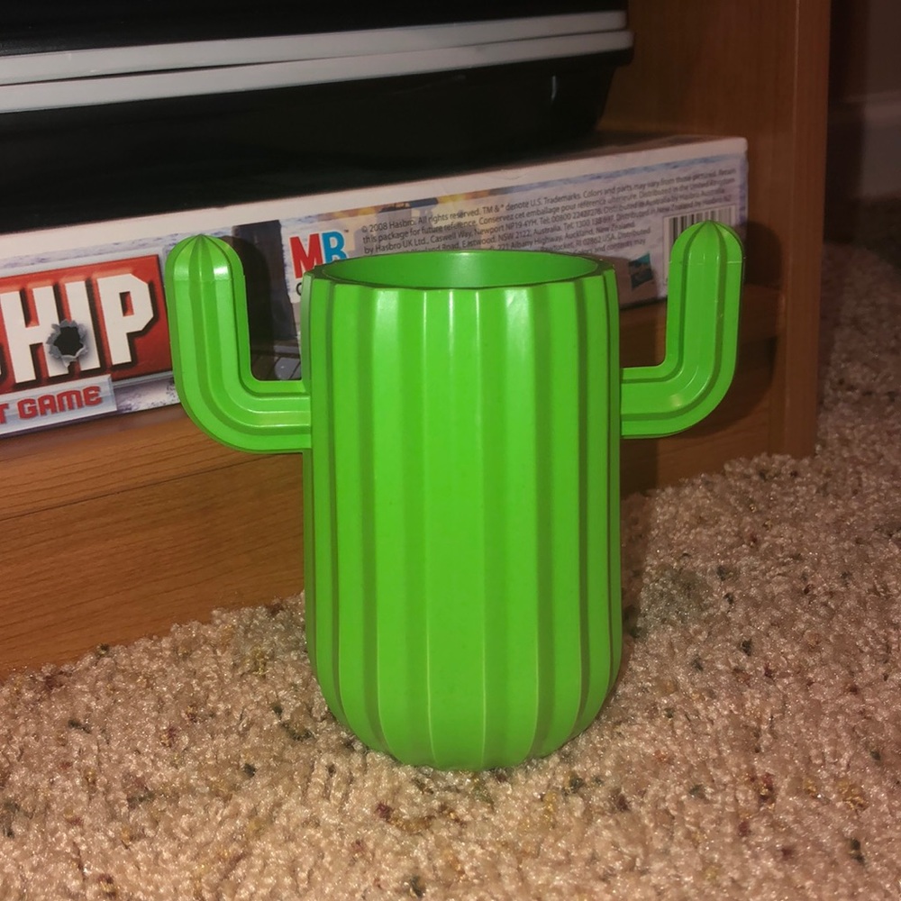 Green cactus pen holder